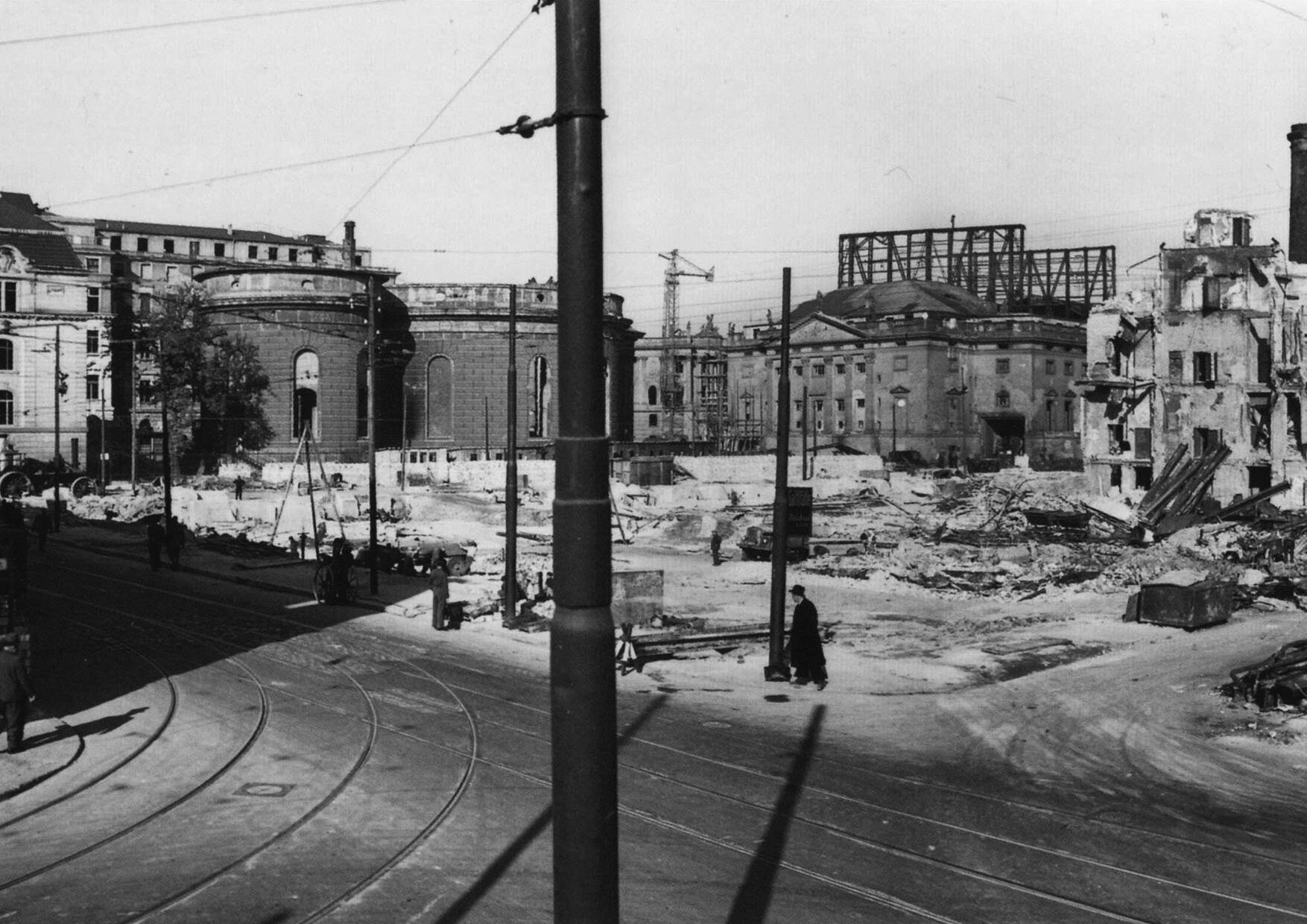 FRANZÖSISCHE STRASSE / OBERWALLSTRASSE – 1946 FRANZÖSISCHE STRASSE / OBERWALLSTRASSE – 1946